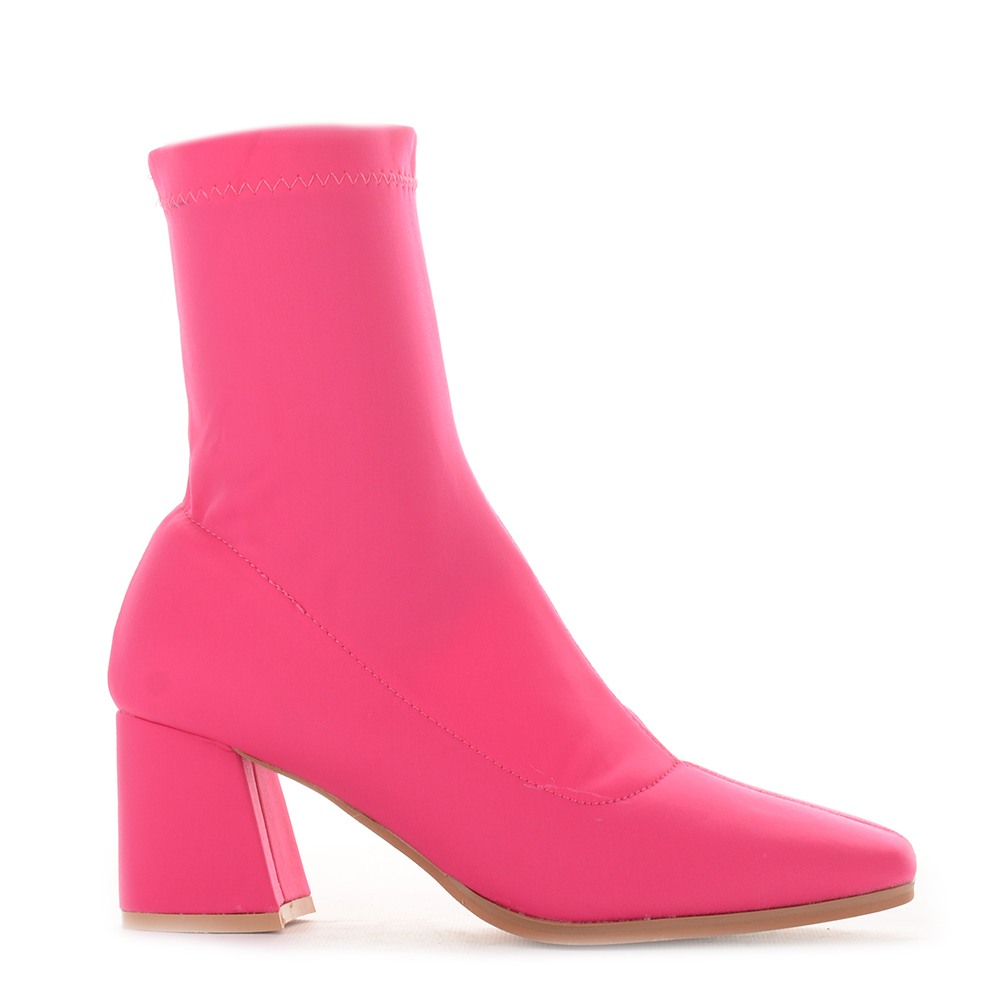 CN 052 FUCSHIA T 7