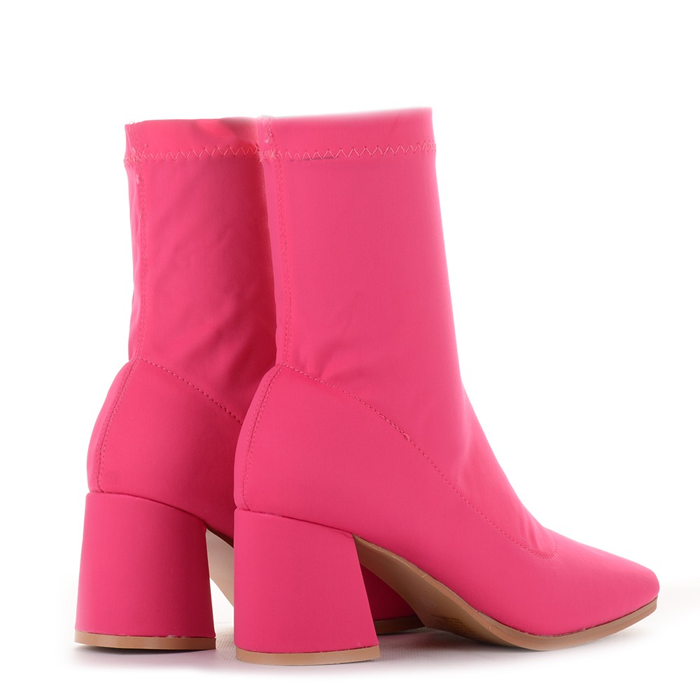 CN 052 FUCSHIA T 7